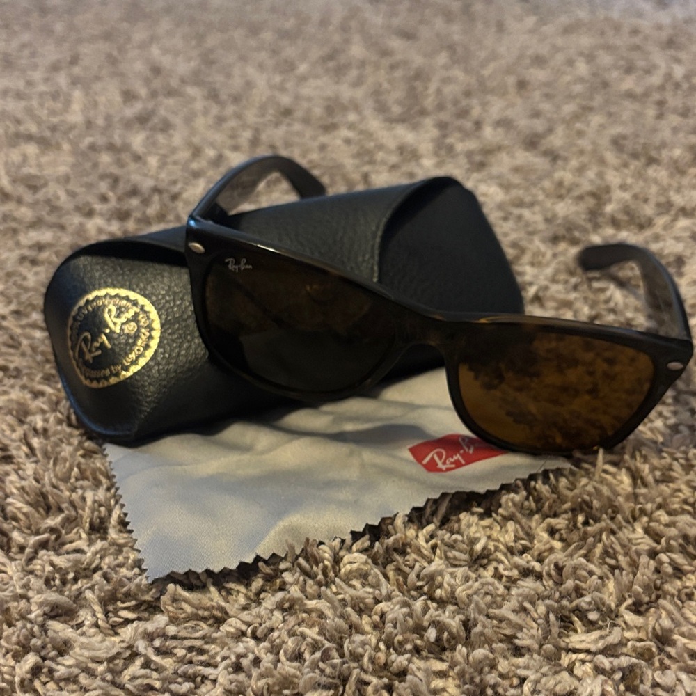 Ray-Ban Tortoise Shell Wayfarer Sunglasses